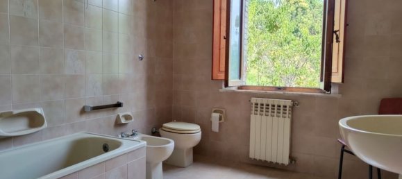 6 rooms Duplex in Montalcino, Italy No. 145605 34