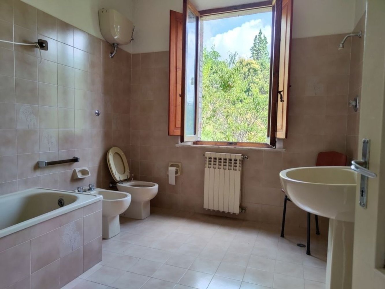 6 rooms Duplex in Montalcino, Italy No. 145605