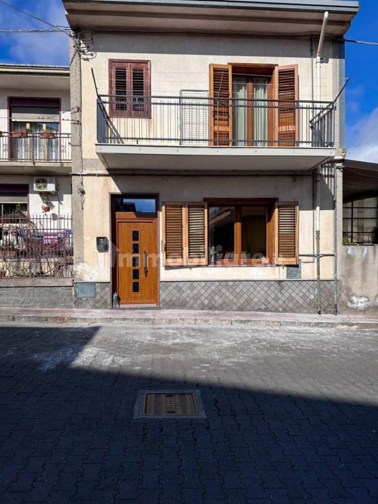 Villa de 2 dormitorios en Randazzo, Italy No. 144423