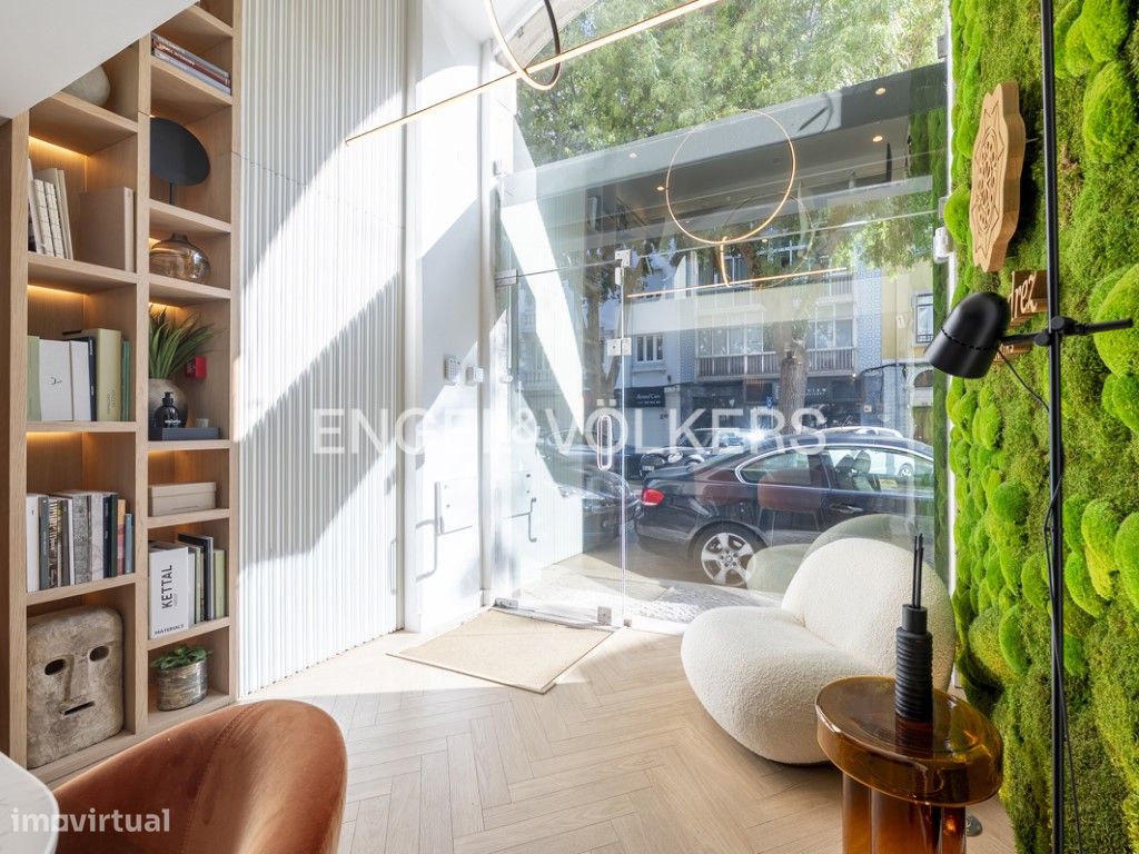 61m² Commercial property in Lisbon, Portugal No. 12898