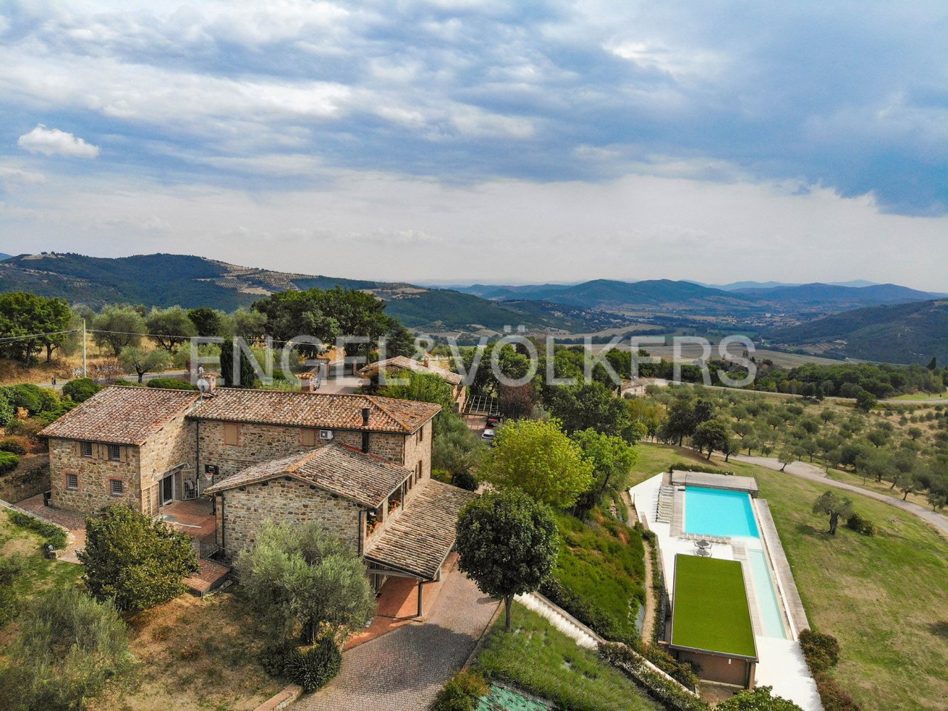 7 bedrooms House in Passignano sul Trasimeno, Italy No. 129943