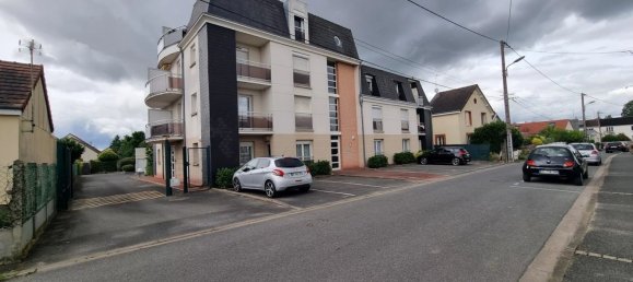  موقف سيارات في Fleury-les-Aubrais, France رقم 156689 3