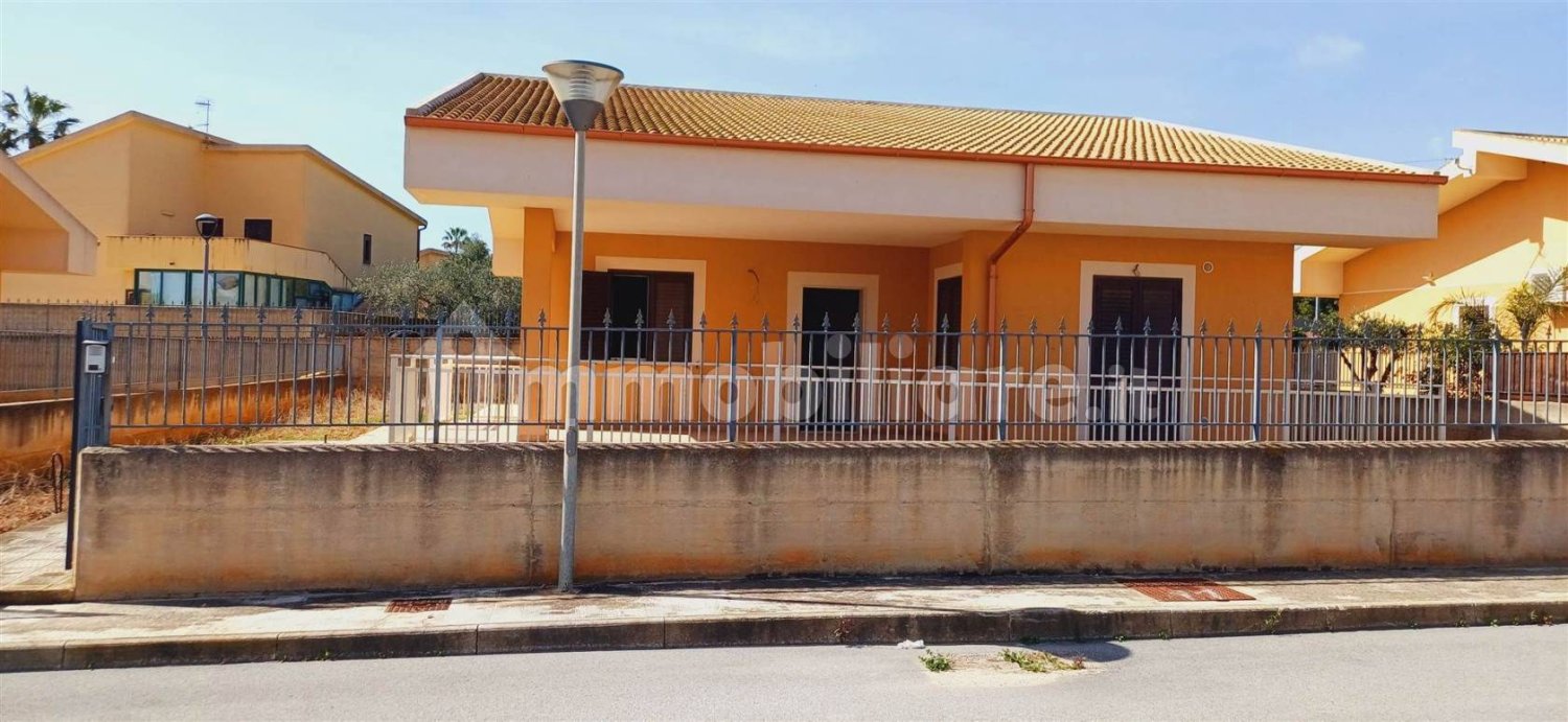 Villa de 3 dormitorios en Sciacca, Italy No. 205776