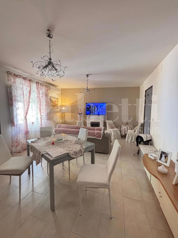 Квартира с 2 спальнями в Неаполь, Италия № 56707