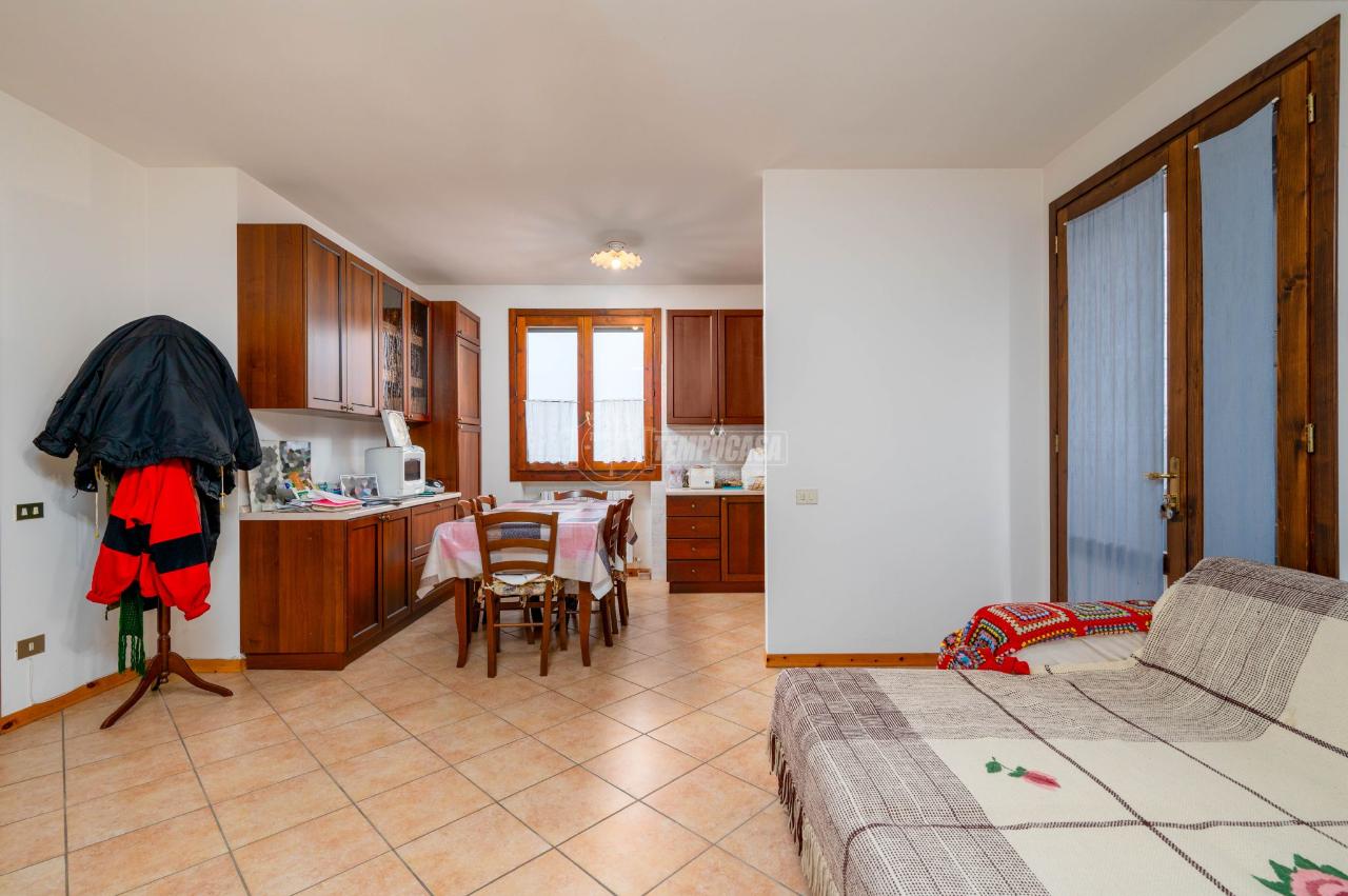 Квартира с 3 комнатами в Монтезе, Италия № 37059