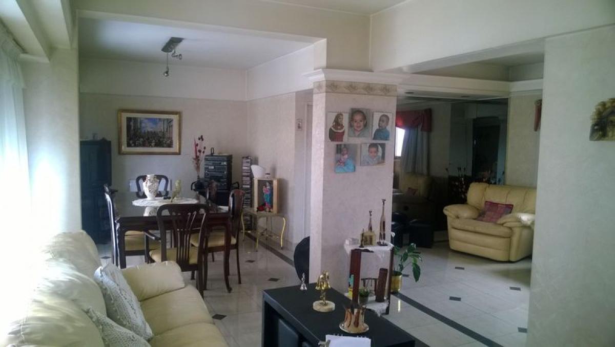 4 bedrooms Apartment in Avellaneda, Argentina No. 72222