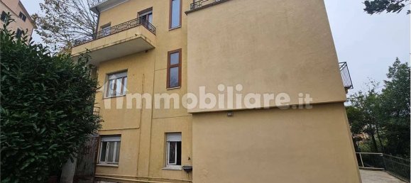 4 bedrooms Apartment in Urbino, Italy No. 347664 3