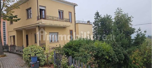 4 bedrooms Apartment in Urbino, Italy No. 347664 2