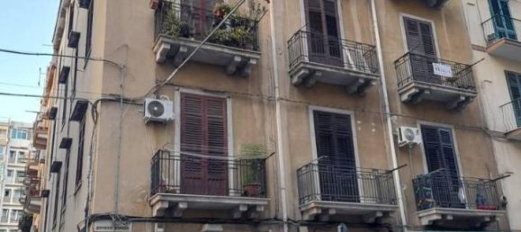 3 rooms Apartment in Palermo, Italy No. 40292 2