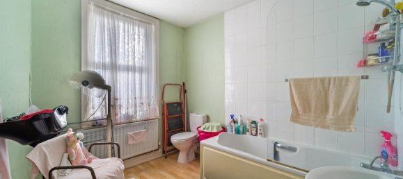 2 bedrooms House in Hayes, United Kingdom No. 9813 7