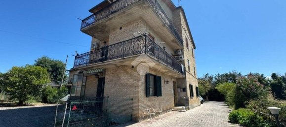 3 bedrooms Apartment in Assisi, Italy No. 280729 4