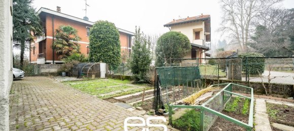 3 rooms Apartment in Besana in Brianza, Italy No. 225619 3