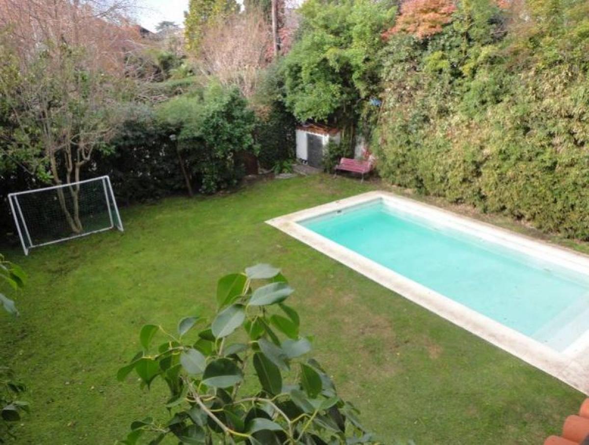 Casa de 4 dormitorios en Mar del Plata, Argentina No. 91111