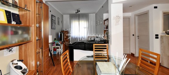 3 rooms Apartment in Rho, Italy No. 4970 10