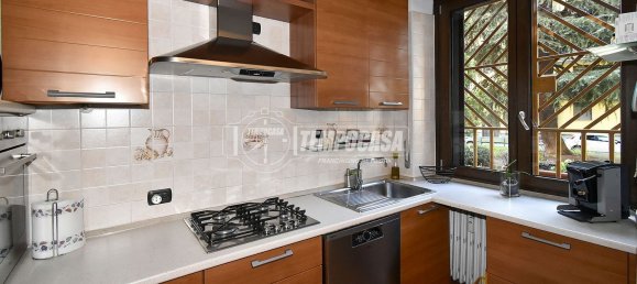 3 rooms Apartment in Rho, Italy No. 4970 3