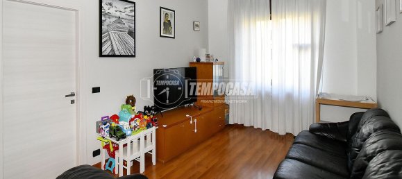 3 rooms Apartment in Rho, Italy No. 4970 14