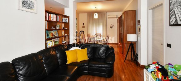 3 rooms Apartment in Rho, Italy No. 4970 2