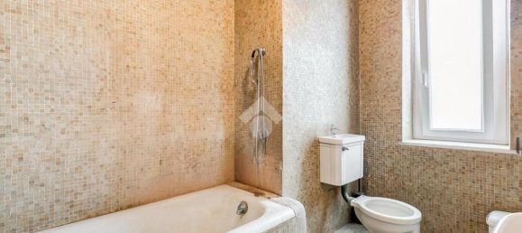 5 rooms Apartment in Rome, Italy No. 36328 19