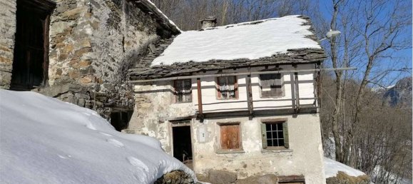 3 bedrooms House in San Giacomo Filippo, Italy No. 135025 3