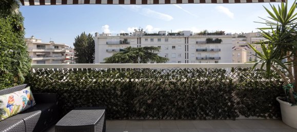 2 Schlafzimmer Wohnung in Cannes, France, Nr. 1521 3