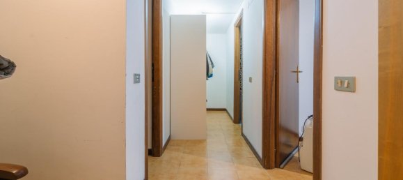 2 rooms Apartment in Vicenza, Italy No. 137594 9