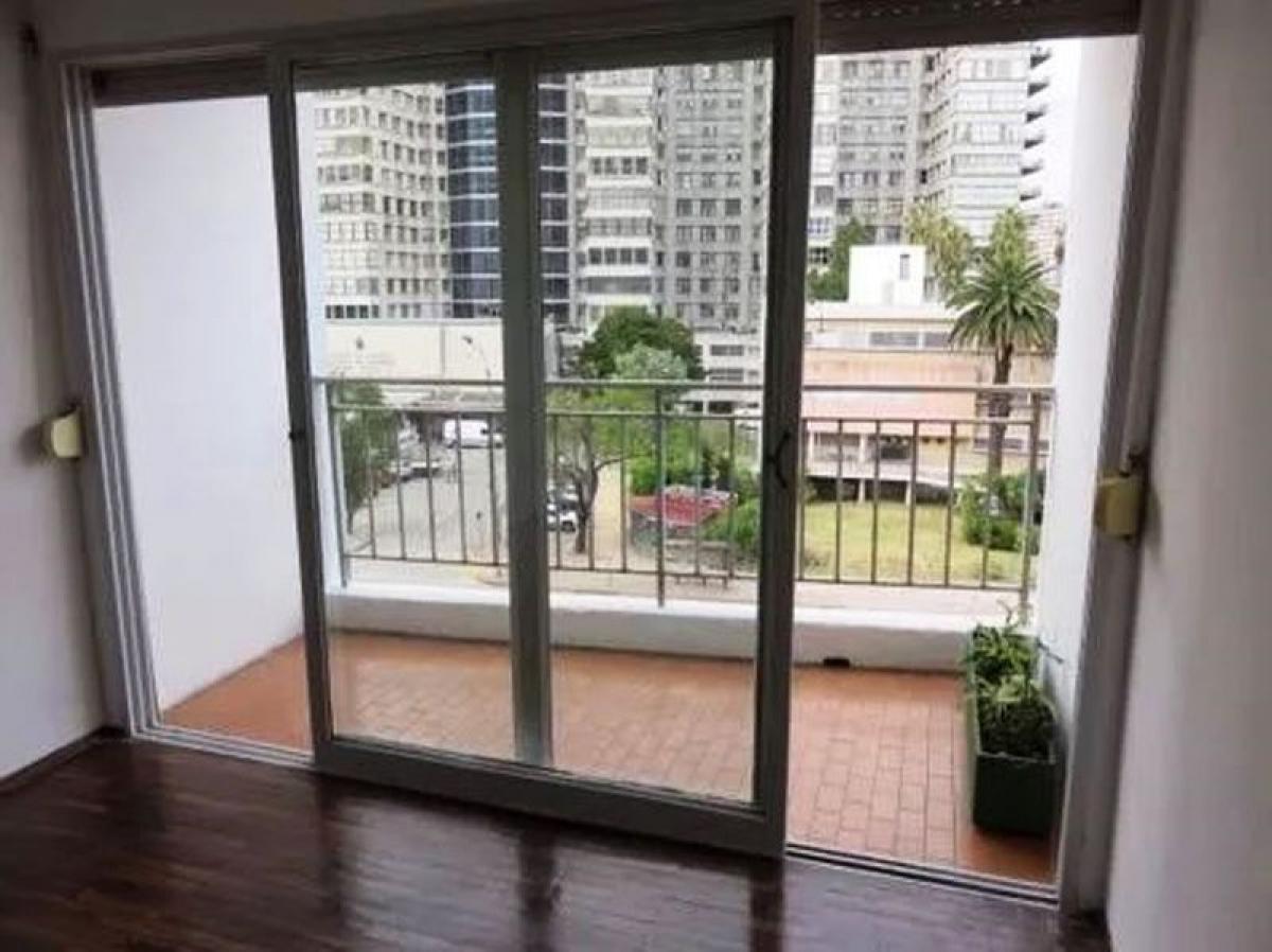 3 bedrooms Apartment in Montevideo, Uruguay No. 6164