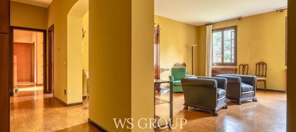 5 rooms Apartment in Monza, Italy No. 217037 3