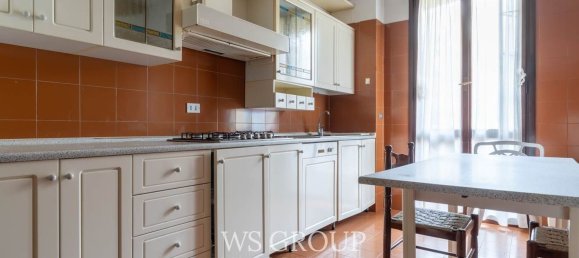 5 rooms Apartment in Monza, Italy No. 217037 9