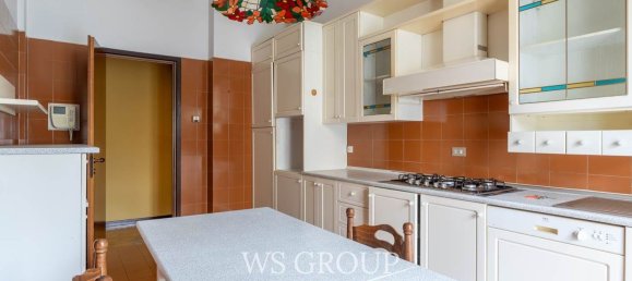 5 rooms Apartment in Monza, Italy No. 217037 11