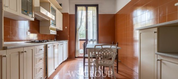5 rooms Apartment in Monza, Italy No. 217037 10