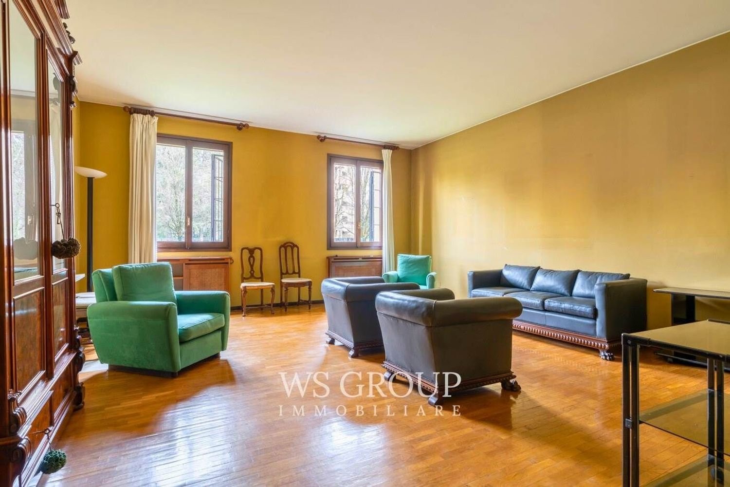 5 rooms Apartment in Monza, Italy No. 217037