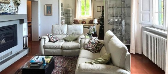 7 bedrooms Villa in Pisa, Italy No. 169857 2