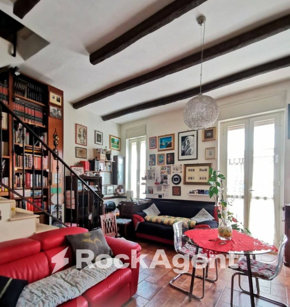 Edificio de 4 habitaciónes en Cerignola, Italy No. 271434