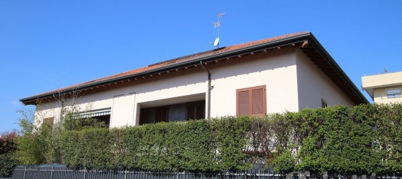 3 rooms Apartment in Busto Arsizio, Italy No. 32728 2