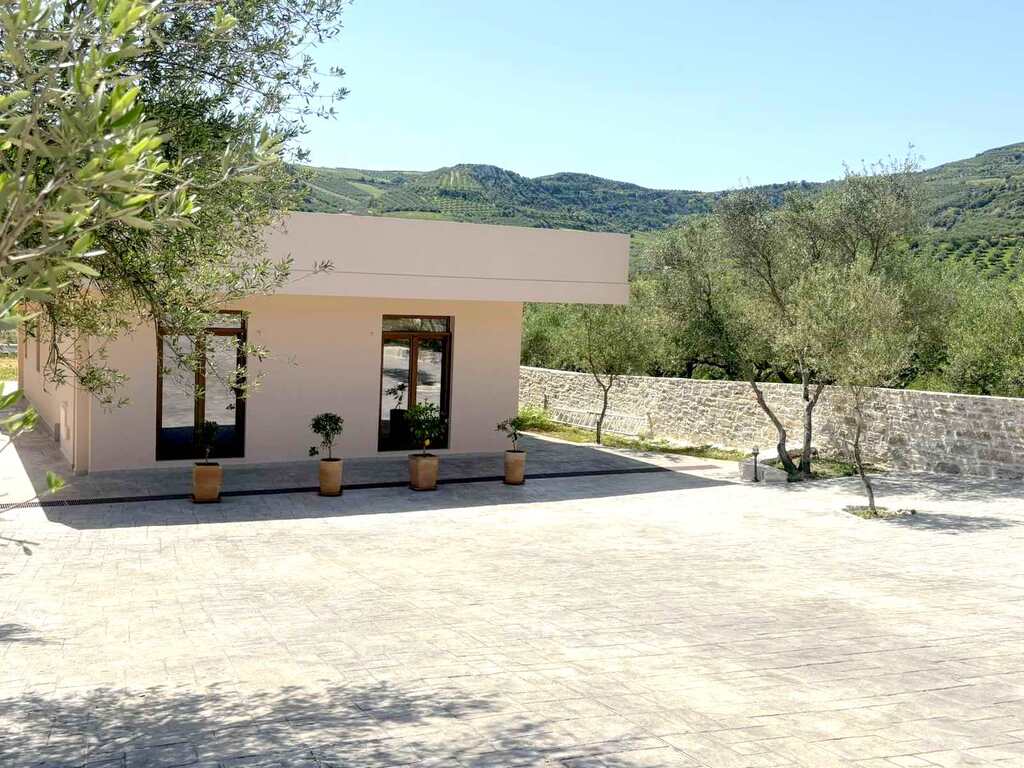 3 bedrooms Commercial property for sale in Heraklion, Crete, Greece № 52925