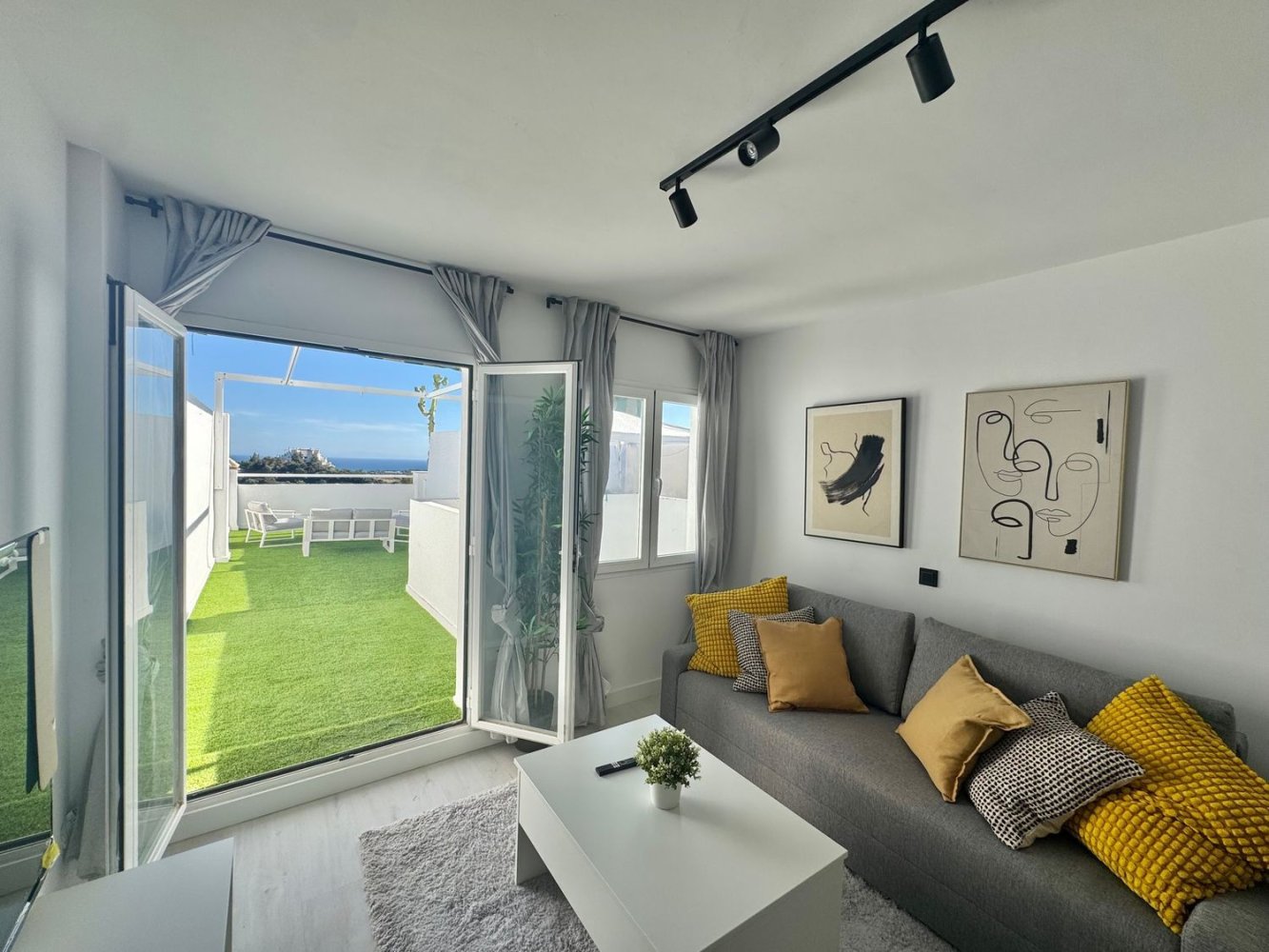 1 bedroom Apartment in Estepona, Spain No. 207439