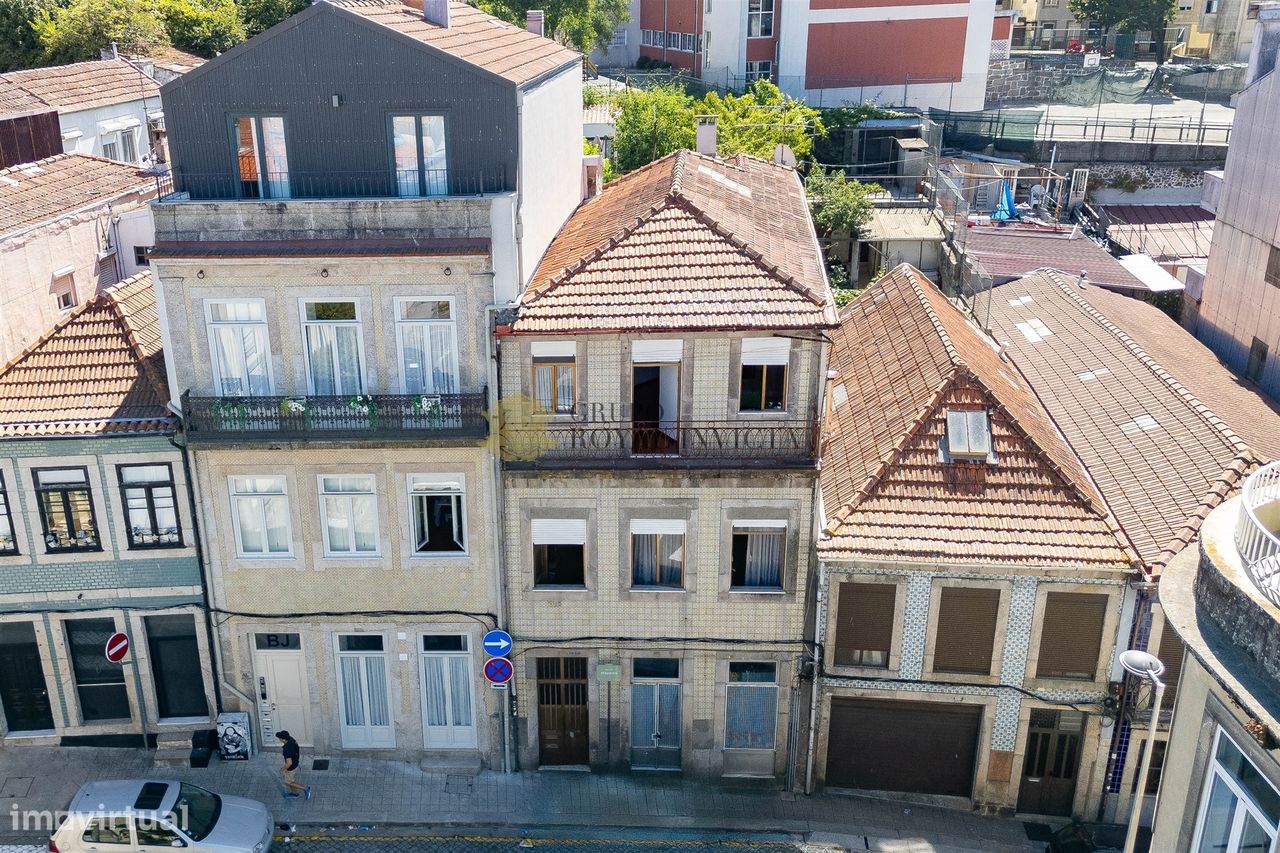 9 bedrooms Building in Porto, Portugal No. 210979
