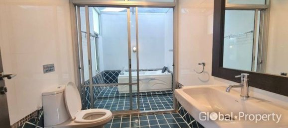 4 bedrooms House for sale in Pattaya, Chonburi, Eastern Thailand, Thailand № 61468 11