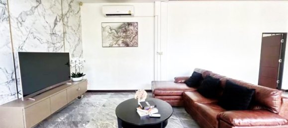 4 bedrooms House for sale in Pattaya, Chonburi, Eastern Thailand, Thailand № 61468 3