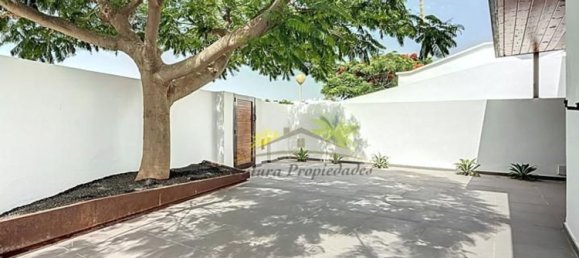 4 bedrooms House in Arrecife, Spain No. 164563 3