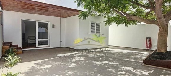 4 bedrooms House in Arrecife, Spain No. 164563 2