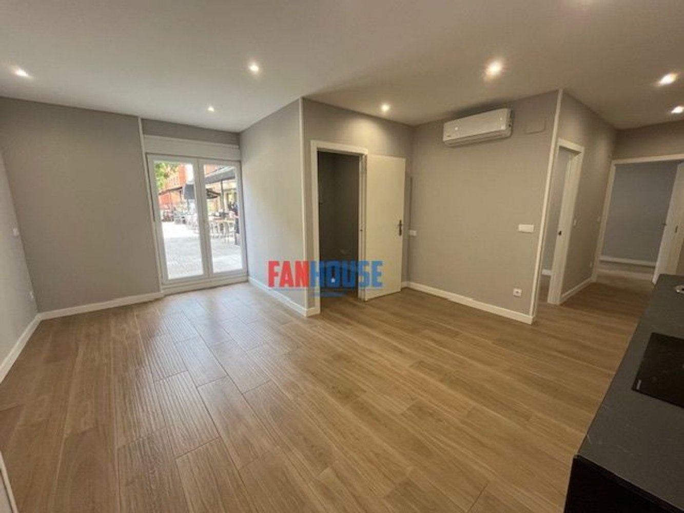 Apartamento de 2 dormitorios en Gijón, Spain No. 170839