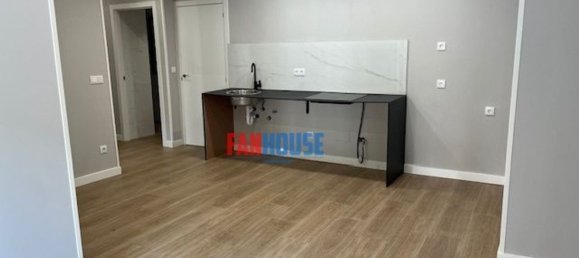 Apartamento de 2 dormitorios en Gijón, Spain No. 170839 3