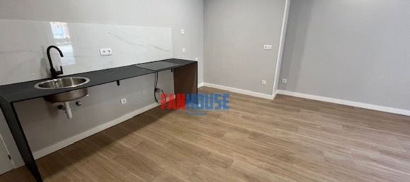 Apartamento de 2 dormitorios en Gijón, Spain No. 170839 4