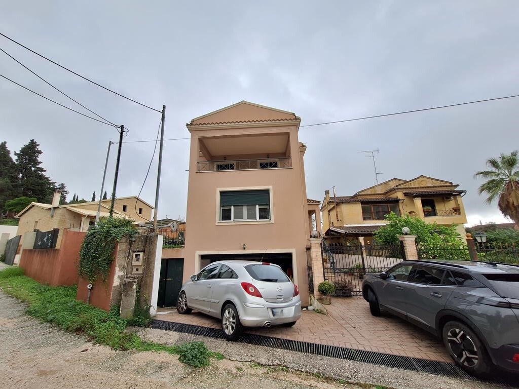 Мезонет с 3 спальнями в Керкира, Греция № 99535