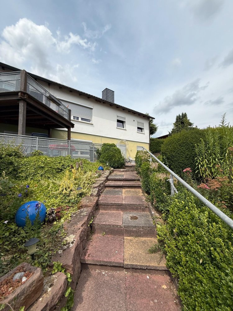 8 rooms Townhouse in Kassel, Germany No. 341543