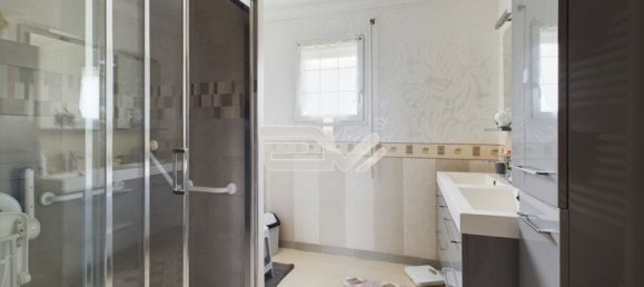 Casa de 4 dormitorios en Romigny, France No. 53107 15