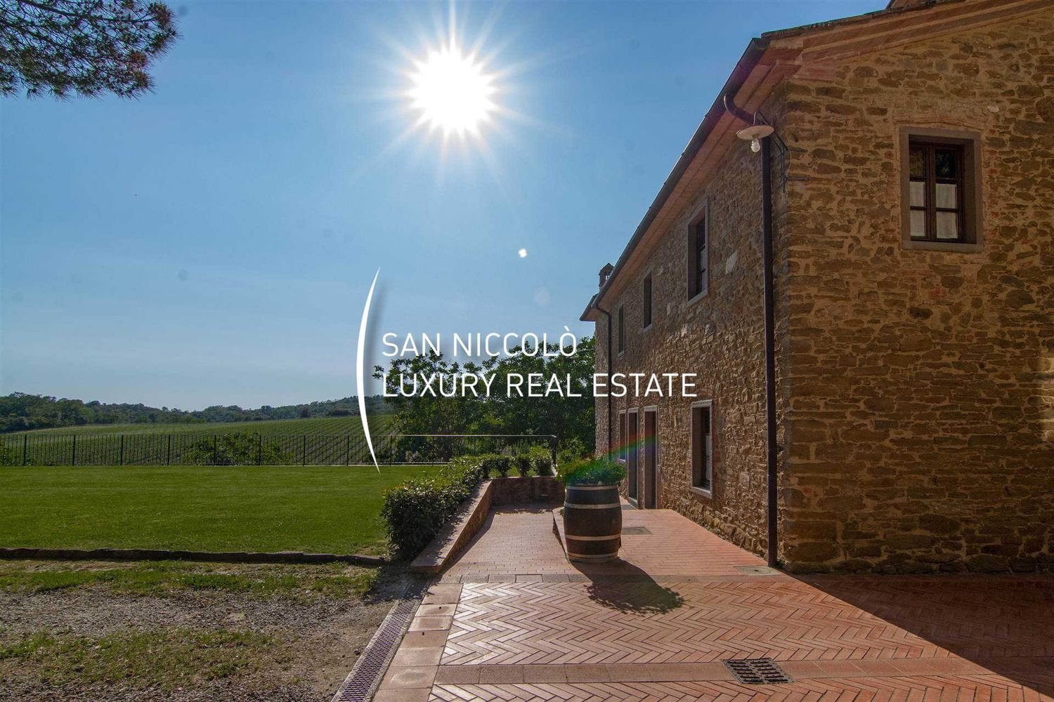 Дом с 20 комнатами в Бучине, Италия № 180911