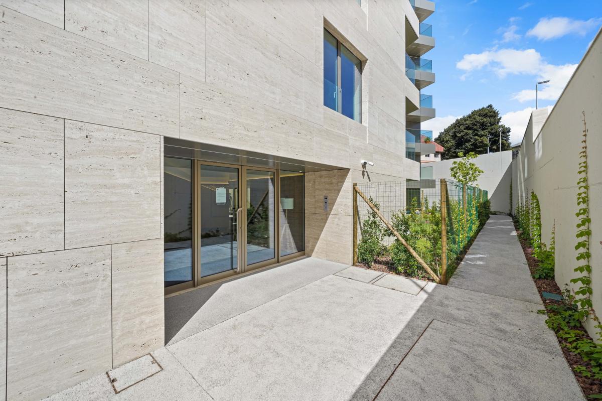 3 bedrooms Condo in Porto, Portugal No. 6836