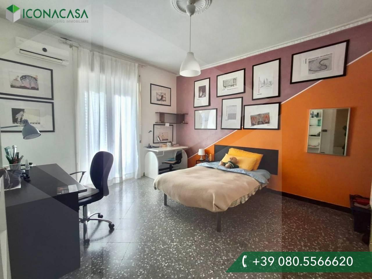 Apartamento de 4 habitaciónes en Bari, Italy No. 40984